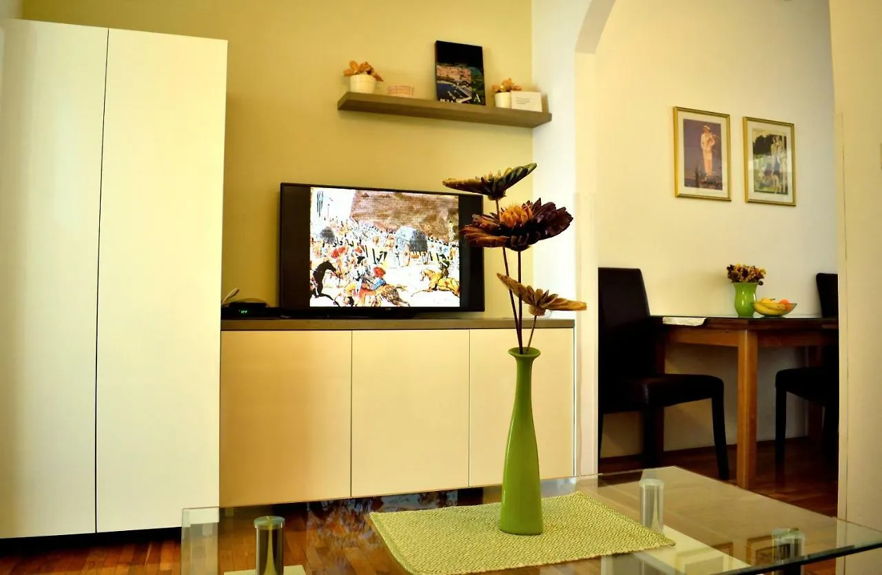 Amphitheatre Apartments Pula 0*,